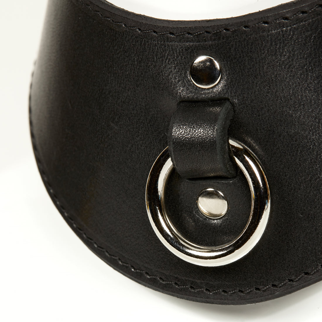 Naomi collar black silver closeup