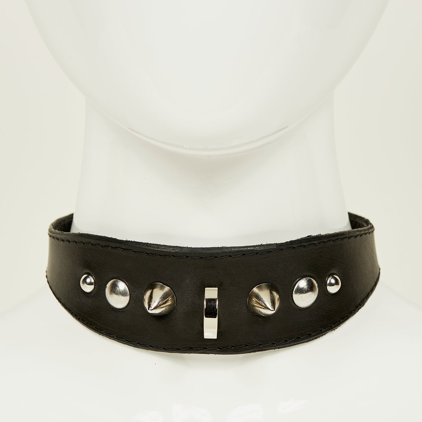 Nikki choker front