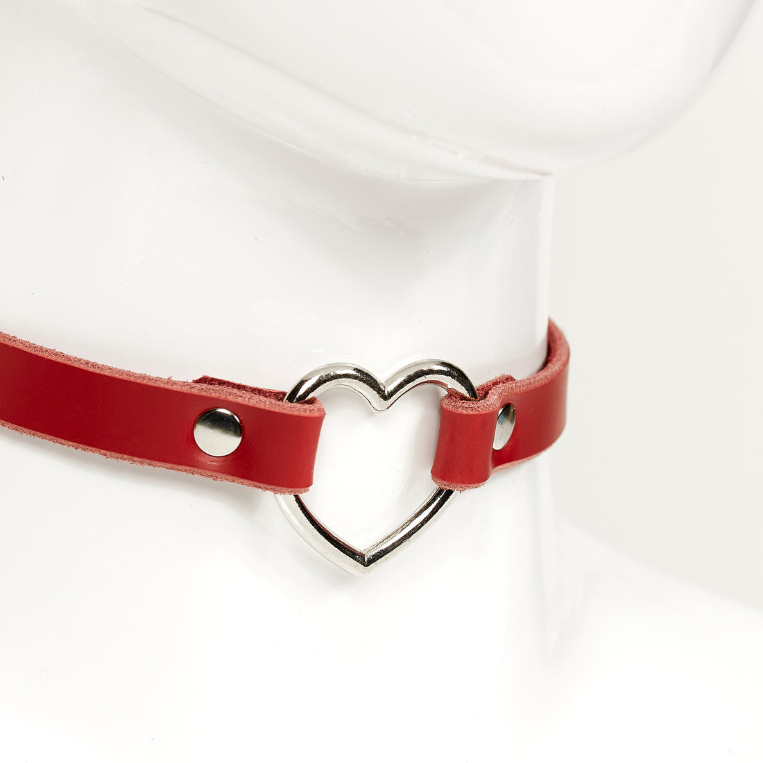 heart choker red closeup